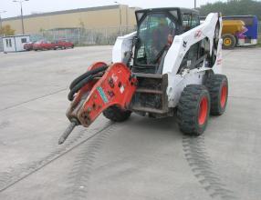 ladowarka-bobcat-s300-02